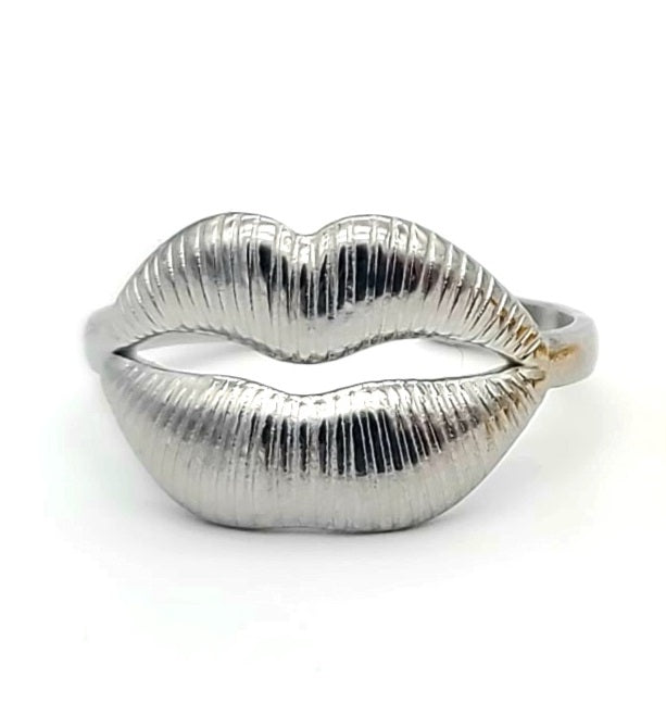 The Kiss of Steel Lip Ring (Gold or Silver)