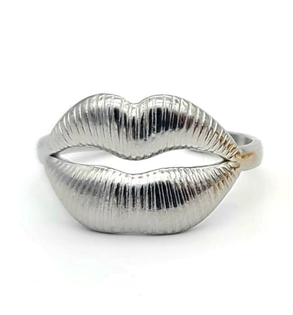 The Kiss of Steel Lip Ring (Gold or Silver)