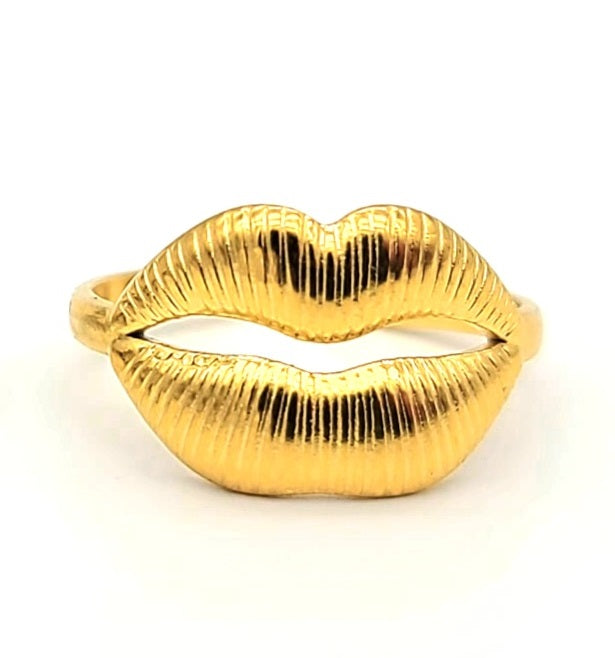 The Kiss of Steel Lip Ring (Gold or Silver)