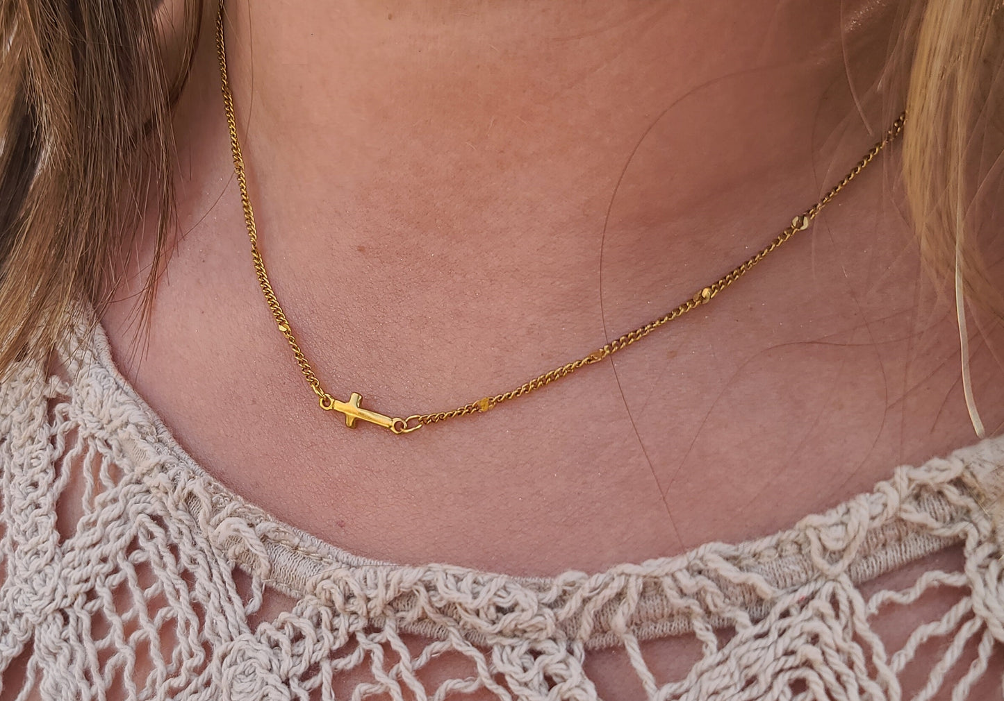 Horizontal Cross Minimal Twisted Curb with Round Flat Sequin Stations Necklace in Gold Stainless Adjustable 16–18"