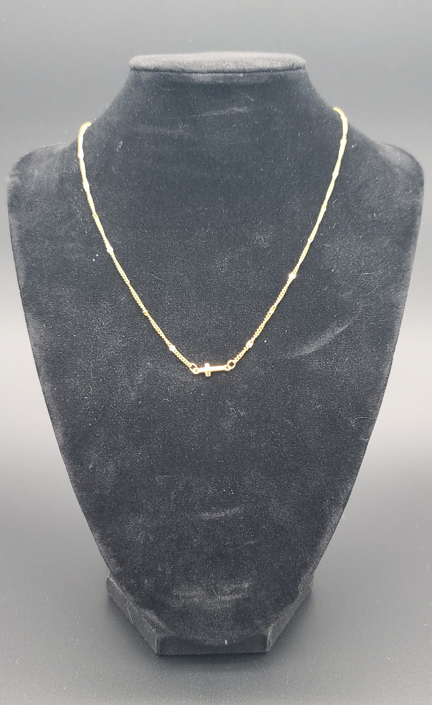 Horizontal Cross Minimal Twisted Curb with Round Flat Sequin Stations Necklace in Gold Stainless Adjustable 16–18"