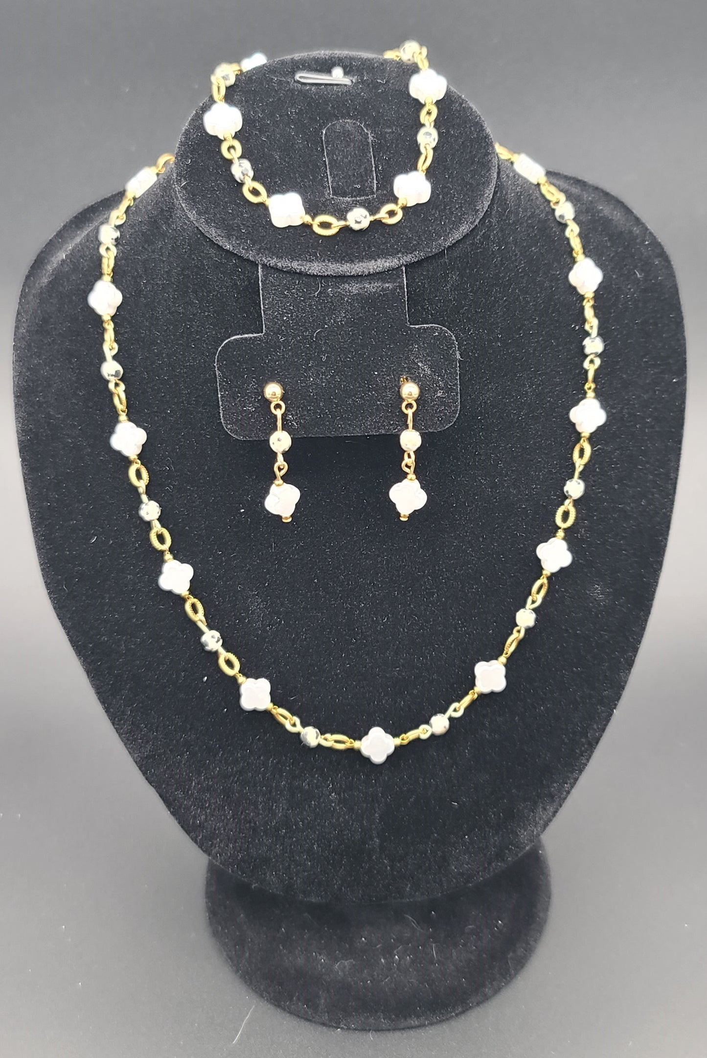 Faux Pearl Clover & Dalmatian Bead Set, Adjustable 17.5 - 20" Necklace, 7.25" Bracelet, 1.25" Earrings
